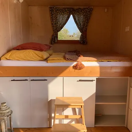 Off-grid Maringotka Cibeba キャンプ場 Rača