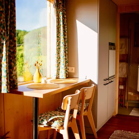 Off-grid Maringotka Cibeba Campingplads Raca