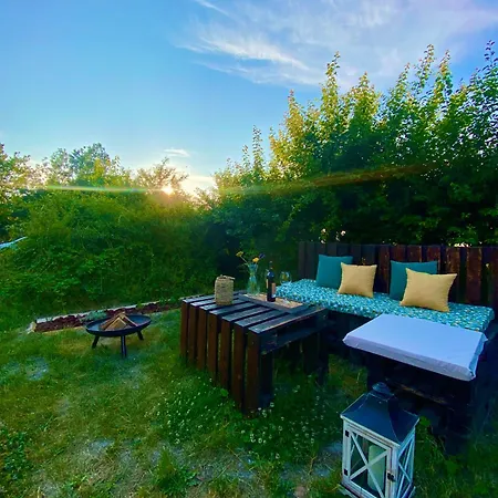 Off-grid Maringotka Cibeba Campingplads Raca